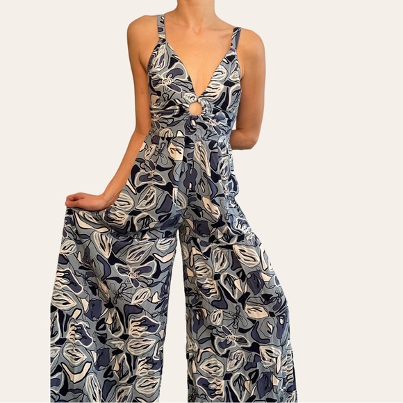 Sincerely Jules Wide Leg Jumpsuit ๐ - Picture 2 of 3